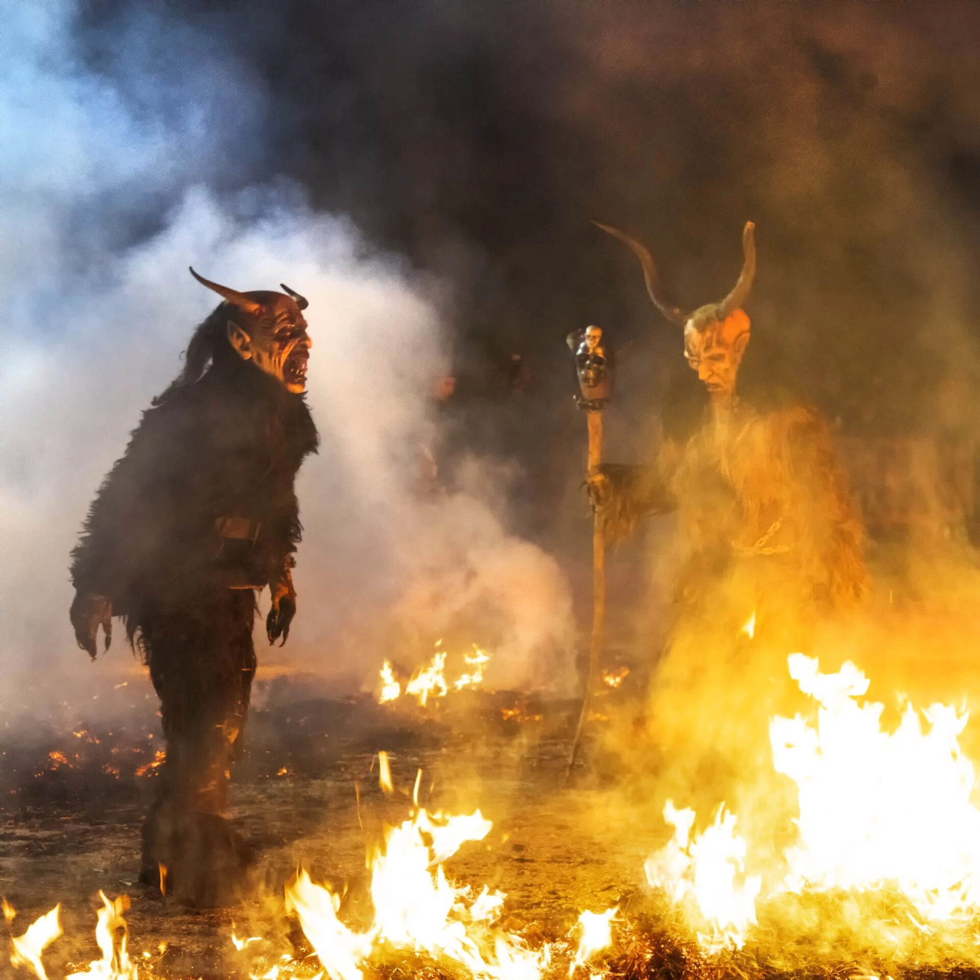 Rauhnacht Bedeutung Perchtenläufe böse Geister vertreiben